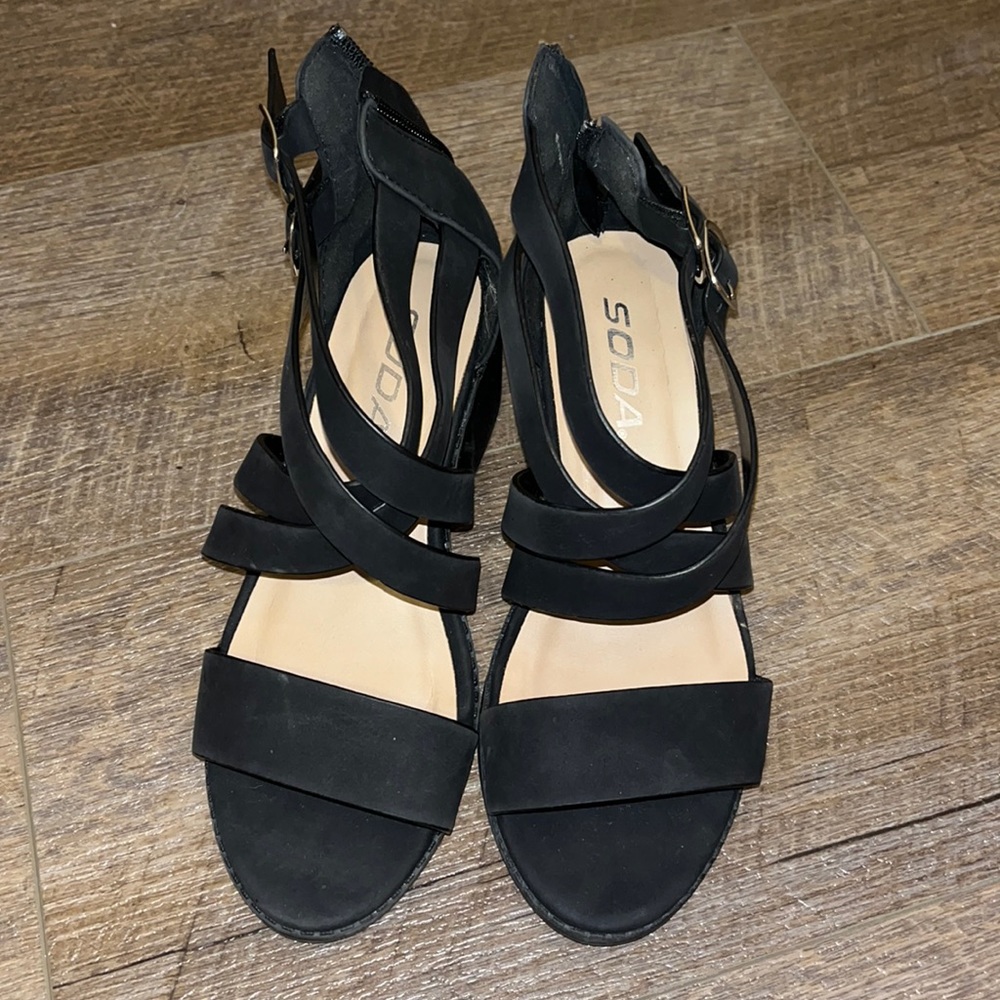 Girls Black SODA Heels Size 2M